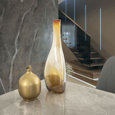 Jarrón Decorativo Triangular Cristal Zirconia Ambar Mediano